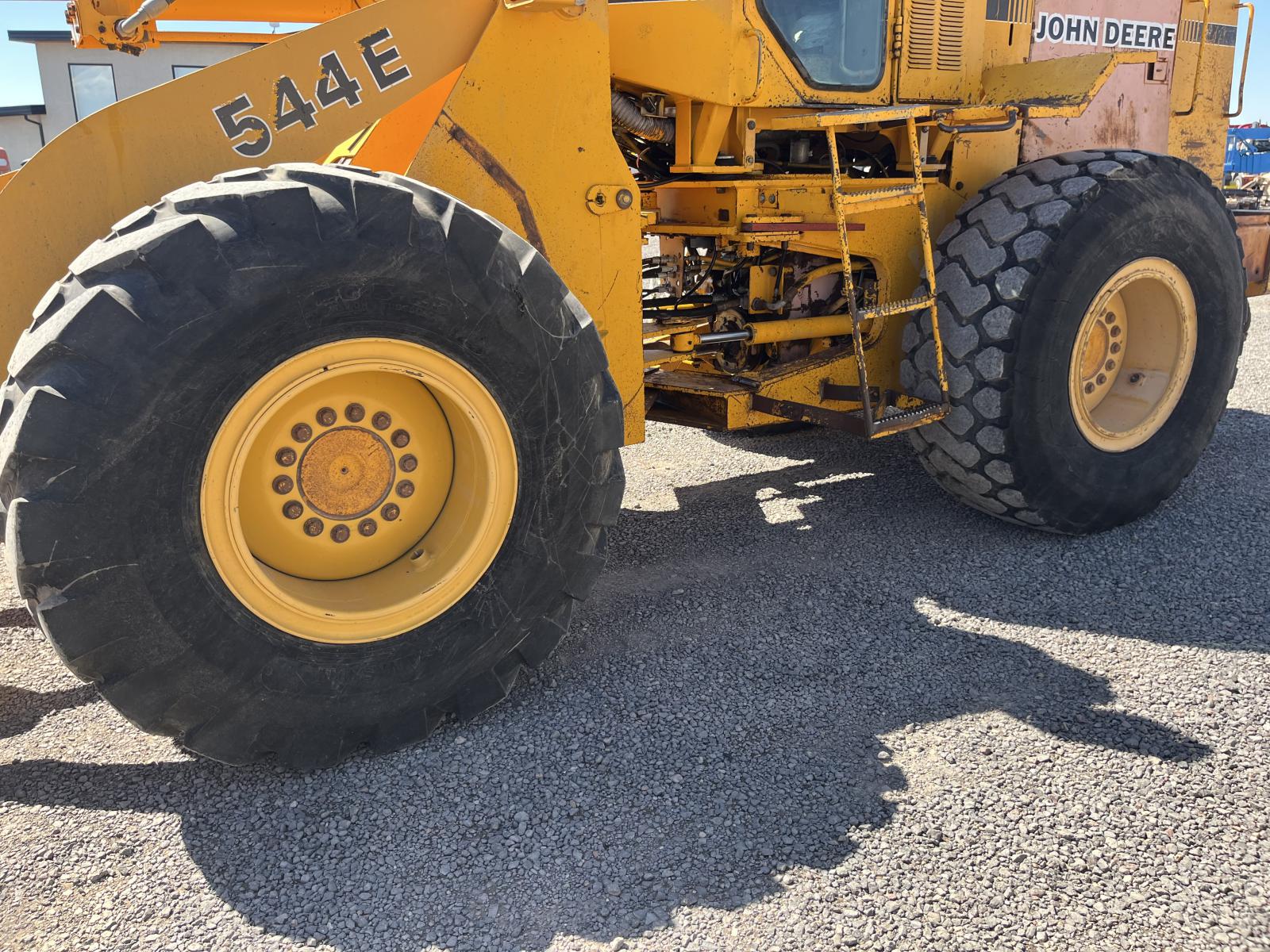 ./imagenes/INVOICE/2019/16278/JOHN DEERE 544E (8).JPG